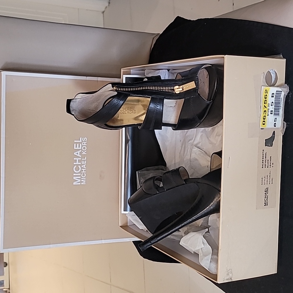 Woman shoes